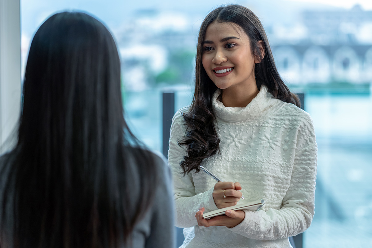 women learning why choose cognitive behavioral therapy