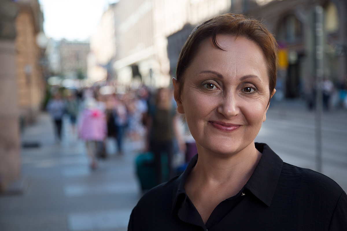 woman learning about society and alcohol consumption